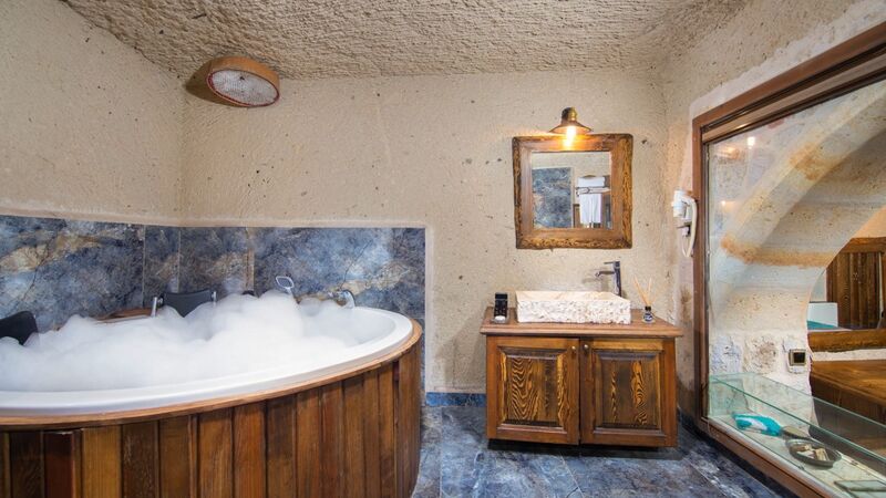 Cappa Deluxe Jakuzili Romantik Kareler Balayı Paketi 2 Gece 3 Gün