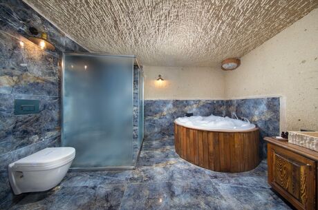 Cappa Deluxe Jakuzili Romantik Kareler Balayı Paketi 2 Gece 3 Gün